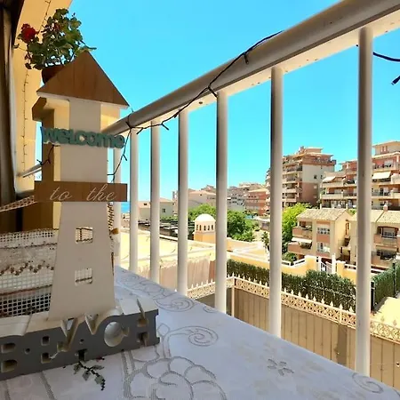 With Sea And Mountain Views En Piso Compartido 1 O 2 Personas * Benalmádena