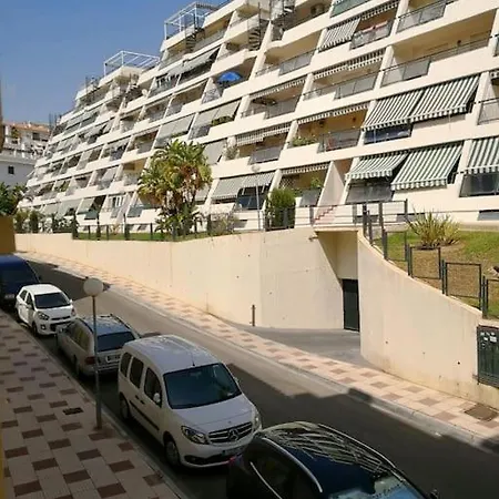 With Sea And Mountain Views En Piso Compartido 1 O 2 Personas Bed & Breakfast Benalmádena